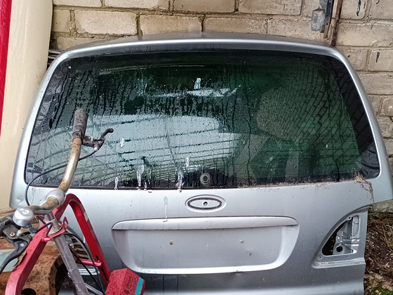 Ford Galaxy taga uks