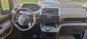 Peugeot Rifter (10 фото из 10)