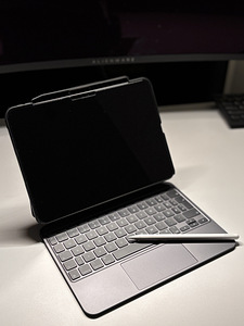 Apple iPad Pro 11" M4 + Magic Keyboard + Apple Pencile Pro (1 foto / 9)