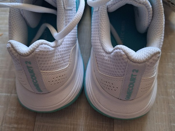 Женские спортивные и повседневные обуви Adidas