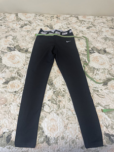 Леггинсы Nike (2 фото из 2)