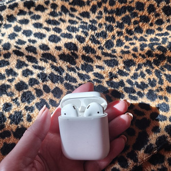 Наушники Airpods