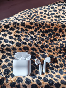 Airpods headphones (2 foto / 3)