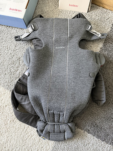 BABY BJÖRN переноска Mini, светло-серый, 3D трикотаж (3 фото из 6)