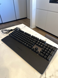 Игровая клавиатура SteelSeries Apex 5 (2 фото из 3)