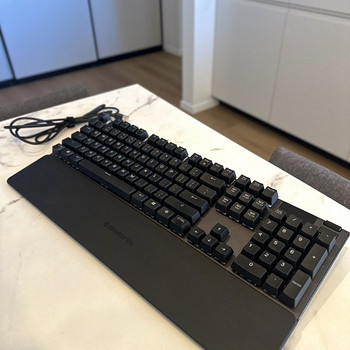 Игровая клавиатура SteelSeries Apex 5