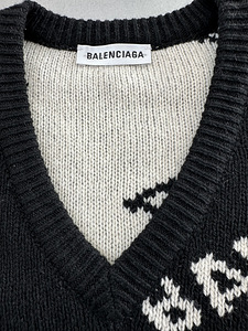 Свитер Balenciaga, оригинал. (3 фото из 9)