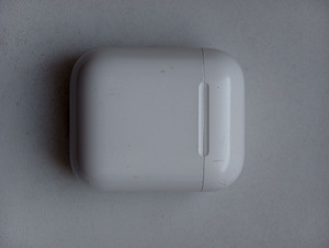AirPods 2 оригинал (2 фото из 4)