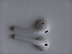 AirPods 2 оригинал (4 фото из 4)
