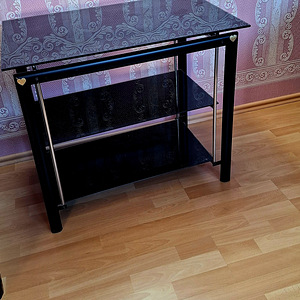 Столик (1 фото из 1)