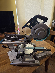 Торцовочная пила MAKITA LS1018LN (1 фото из 5)