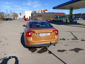 Volvo S60 2011г. (4 фото из 8)