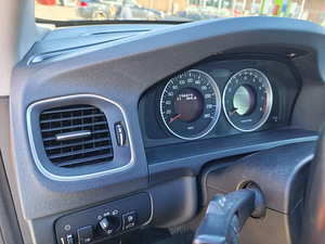 Volvo S60 2011г. (7 фото из 8)