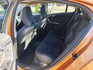 Volvo S60 2011г. (8 фото из 8)