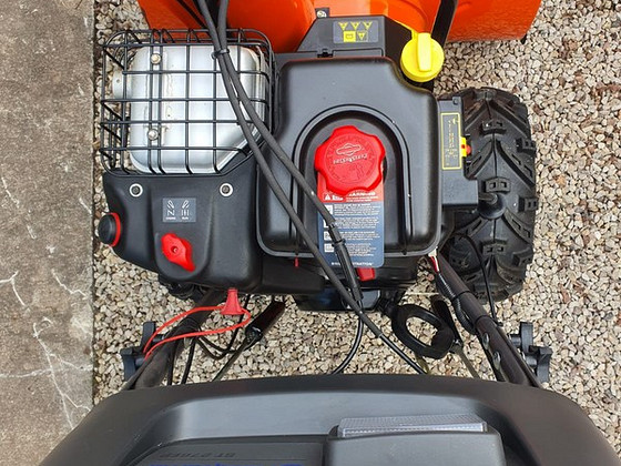 Müün uut Husqvarna lumepuhurit