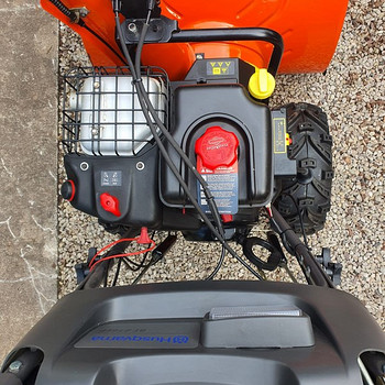 Müün uut Husqvarna lumepuhurit
