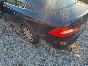 Skoda Superb (15 фото из 15)