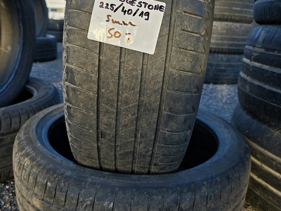 Шины R19 225 40 19 Bridgestone 5мм 2шт