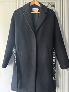 Must mantel Calvin Klein (1 foto / 1)