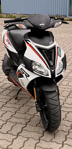 Aprillia SR50R (3 фото из 5)
