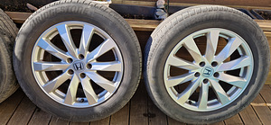 Оригинальные диски Honda CR-V R18, летние шины Bridgestone A (2 фото из 8)