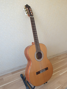 Yamaha CG-131S + Amada Strunal 770 (2 фото из 4)