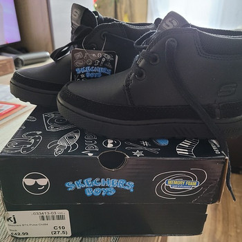 Новые кроссовки Sketchers s.27,5
