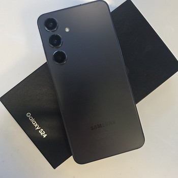 Samsung Galaxy S24 8/256Gb Черный