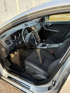 VOLVO S60 (1 фото из 15)
