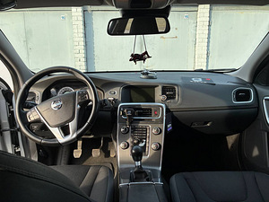 VOLVO S60 (2 фото из 15)