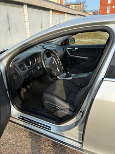 VOLVO S60 (5 фото из 15)