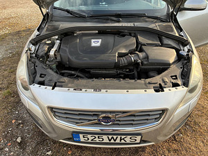 VOLVO S60 (8 фото из 15)