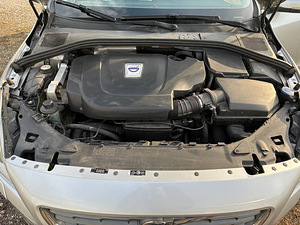 VOLVO S60 (9 фото из 15)