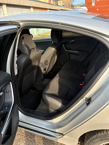 VOLVO S60 (10 фото из 15)