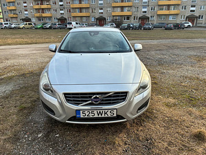 VOLVO S60 (11 фото из 15)