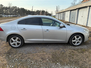 VOLVO S60 (12 фото из 15)