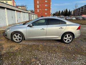 VOLVO S60 (13 фото из 15)