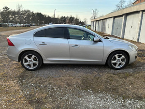 VOLVO S60 (14 фото из 15)