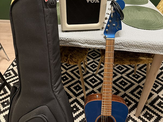 Komplekt: Fender Malibu kitarr kottiga ja komboga