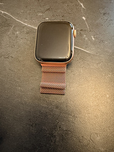 Apple Watch Series 5, 44 мм (1 фото из 3)