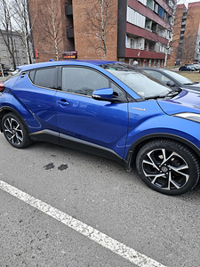 Toyota ch-r (6 фото из 7)