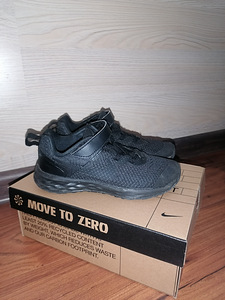 Кроссовки Nike 30 размер (2 фото из 3)
