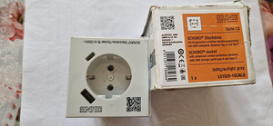Pistikupesa USB-ga (1 foto / 3)