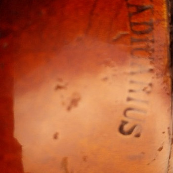 Viiul Stradivarius