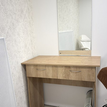 MAKEUP table / Стол для макияжа