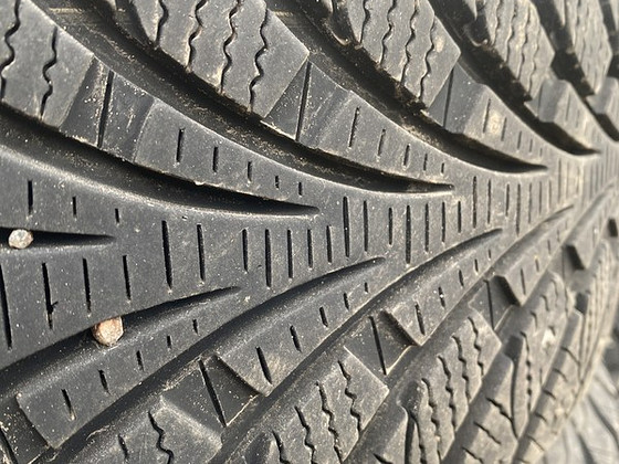 Naastrehvid Sava Eskimo Stud 215-55-R17-94T