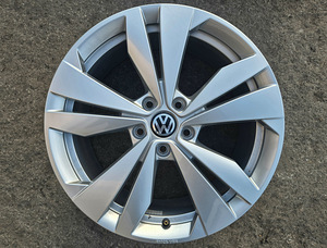 Новые ОРИГИНАЛЬНЫЕ диски R18 5x112 - Audi VW Seat Skoda (1 фото из 8)