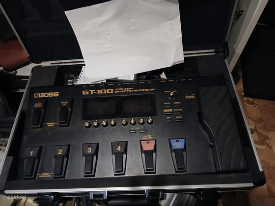 BOSS GT100 GUITAR EFFECTS PROCESSOR