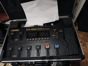 BOSS GT100 GUITAR EFFECTS PROCESSOR (1 foto / 1)