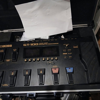 BOSS GT100 GUITAR EFFECTS PROCESSOR